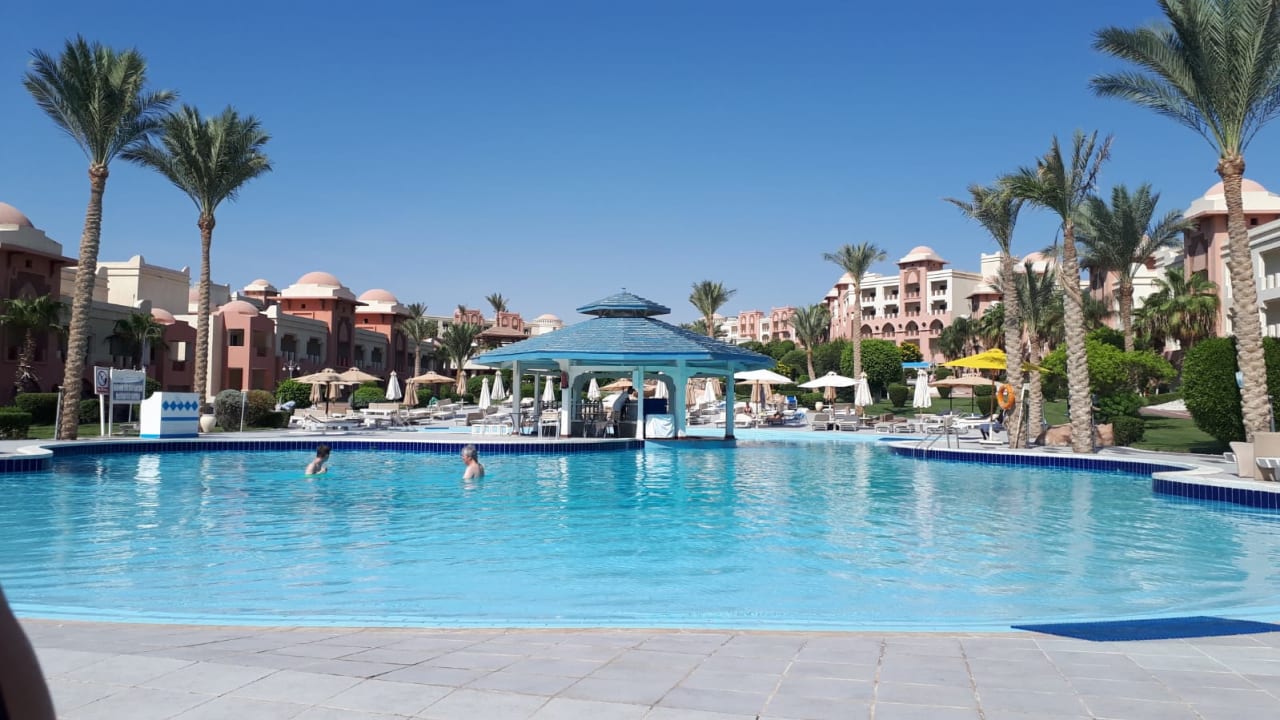 Pool Serenity Alpha Beach