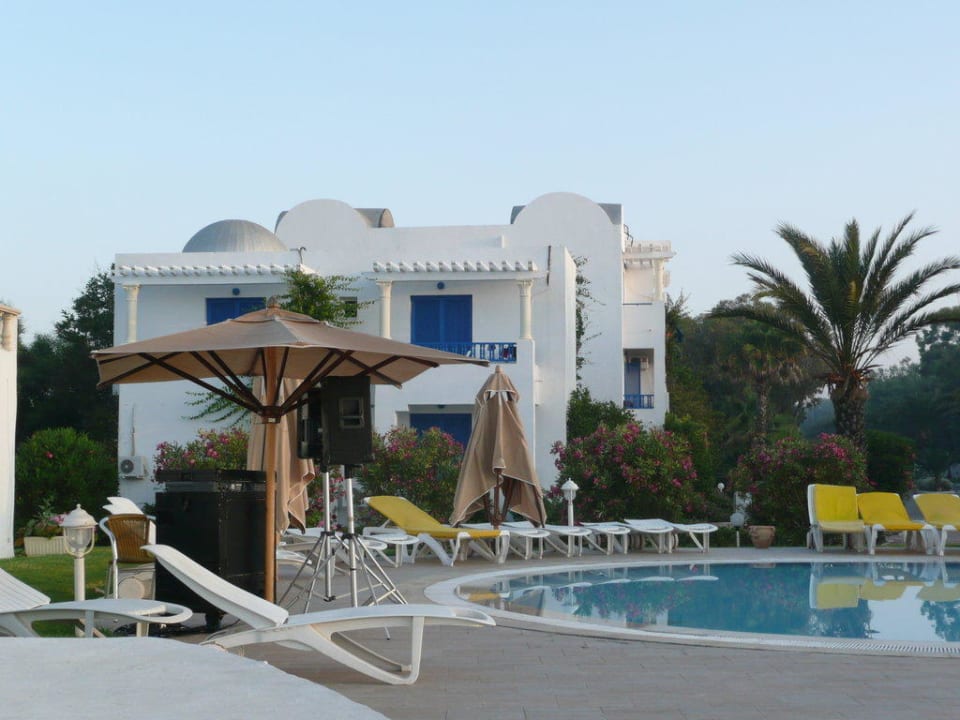 Kinderpool früh morgens Club Salammbô Hammamet