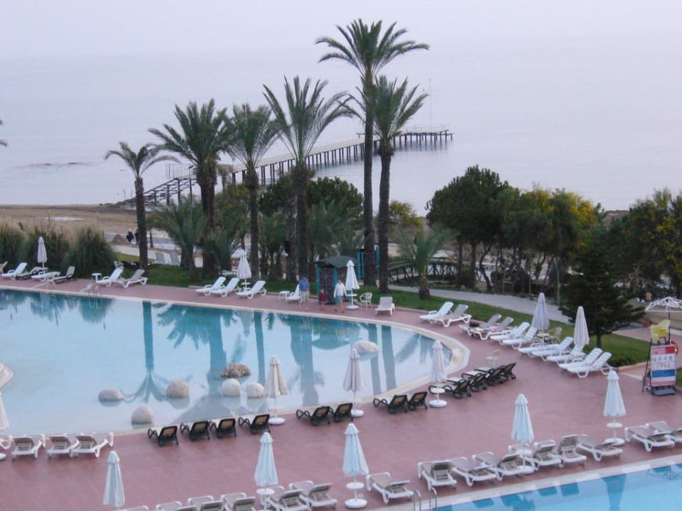 Vom Zimmer auf ein Teil der Poolanlage PALOMA Perissia