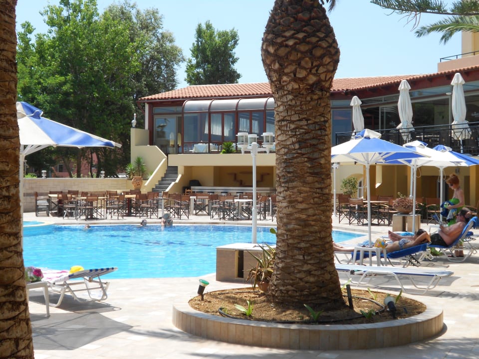 Pool und Restaurant Vantaris Luxury Beach Resort