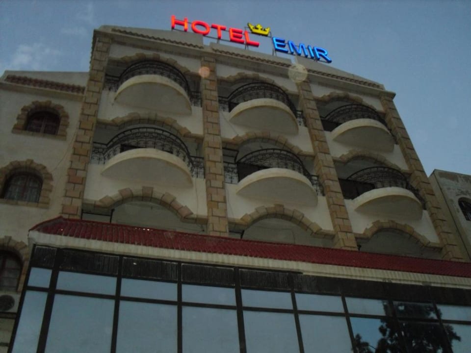 Fasada Hotel El Emir