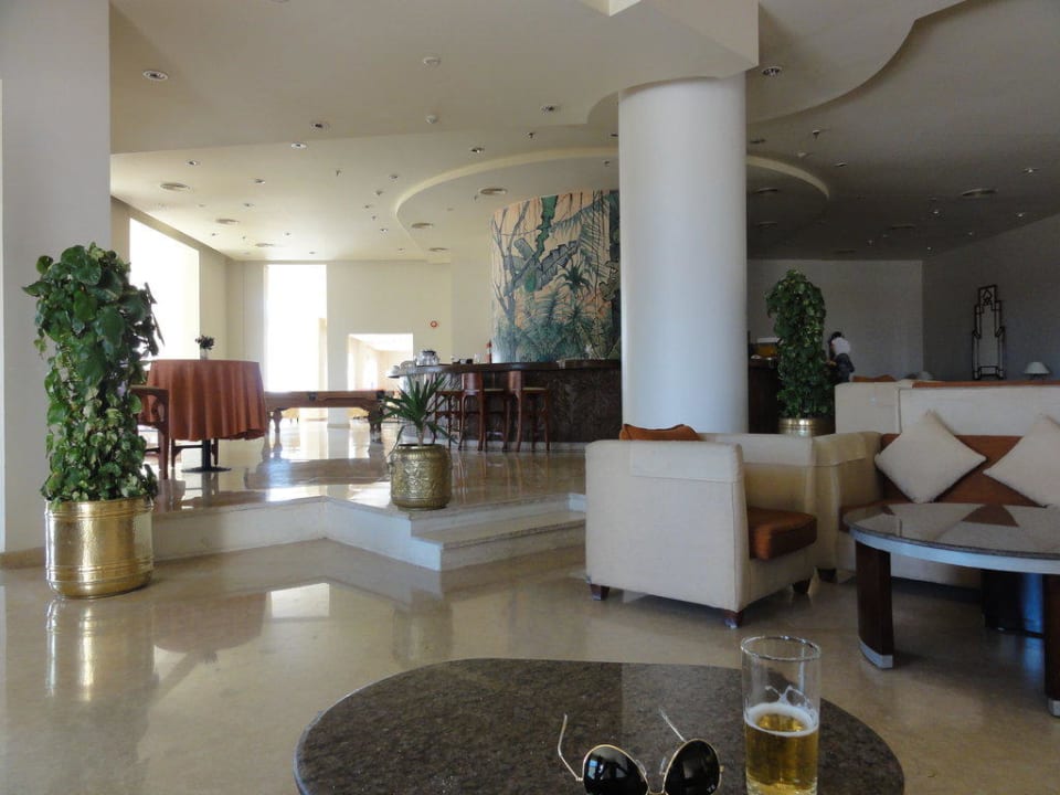 Lobby Parrotel Beach Resort