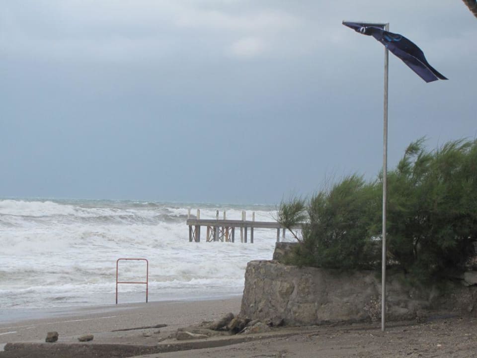 Reizvoller Blick auf´s Meer bei Sturm und Regen Hotel Royal Garden Beach