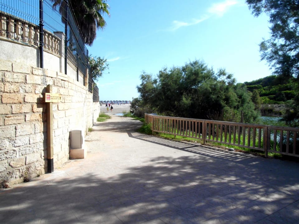 Weg zum Strand außerhalb der Hotelanlage Hotel Son Baulo