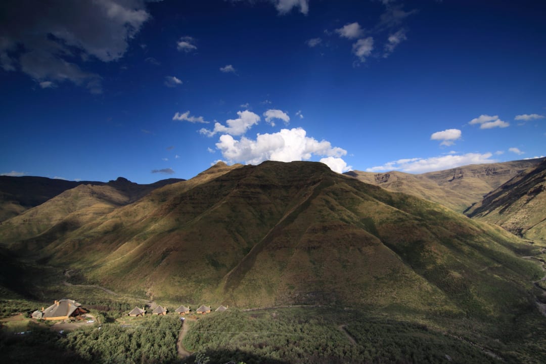 Blick auf die Lodge Maliba Mountain Lodge
