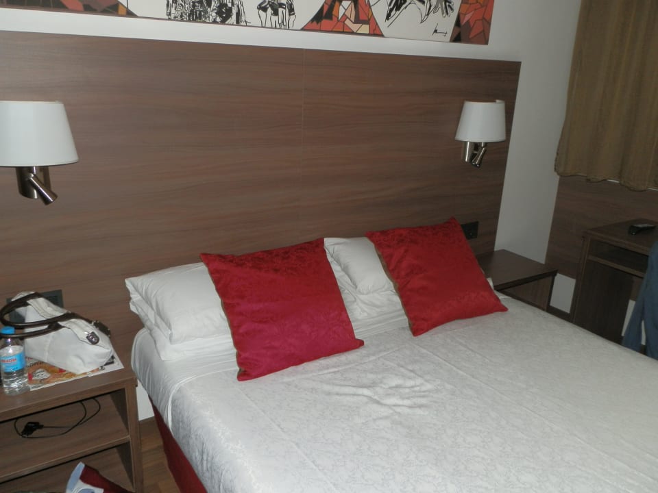 Das Bett in dem wir sehr gut schliefen Hotel Barcelona4Seasons Fira