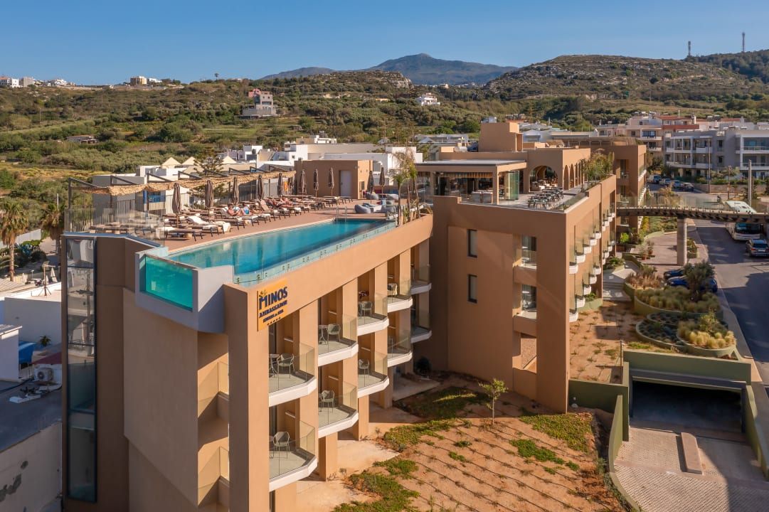 Außenansicht Minos Ambassador Suite & Spa