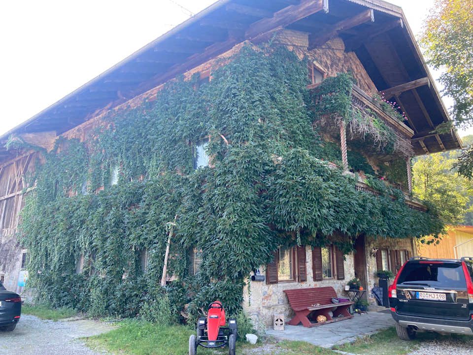 Außenansicht Ferienwohnungen und Chalets Niederauer Hof
