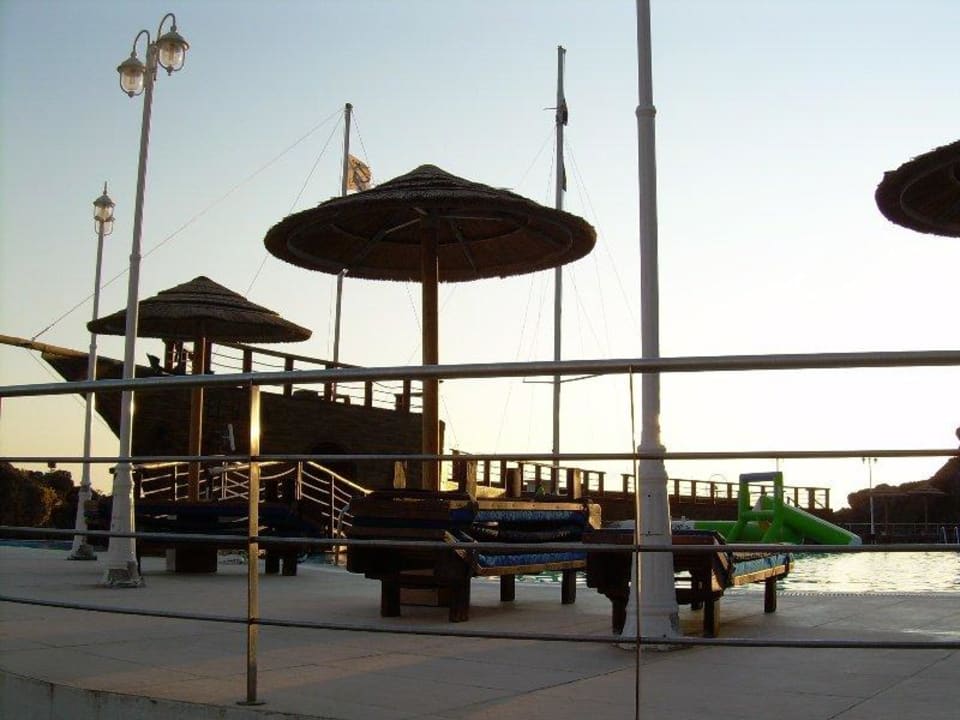 Leżaki i basen Kalypso Cretan Village Sense Resort & Spa