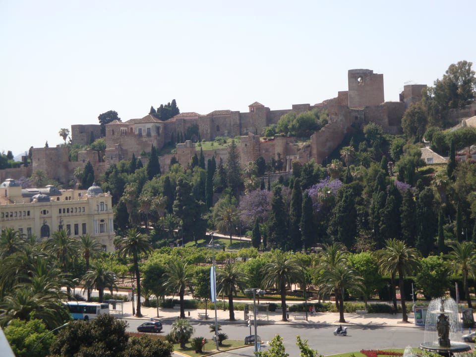Blick vom Balkon zur Stadt Hotel MS Maestranza