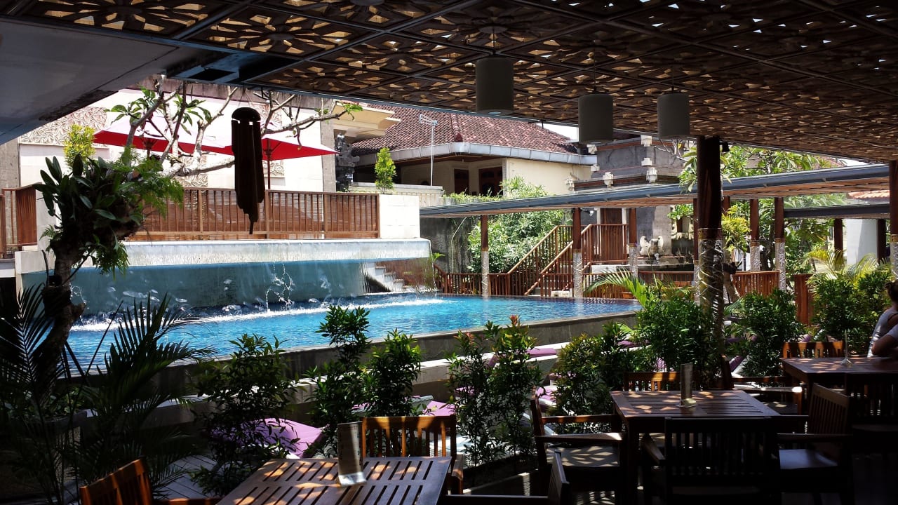 Pool & teil des Restaurantes Hotel Horison Seminyak