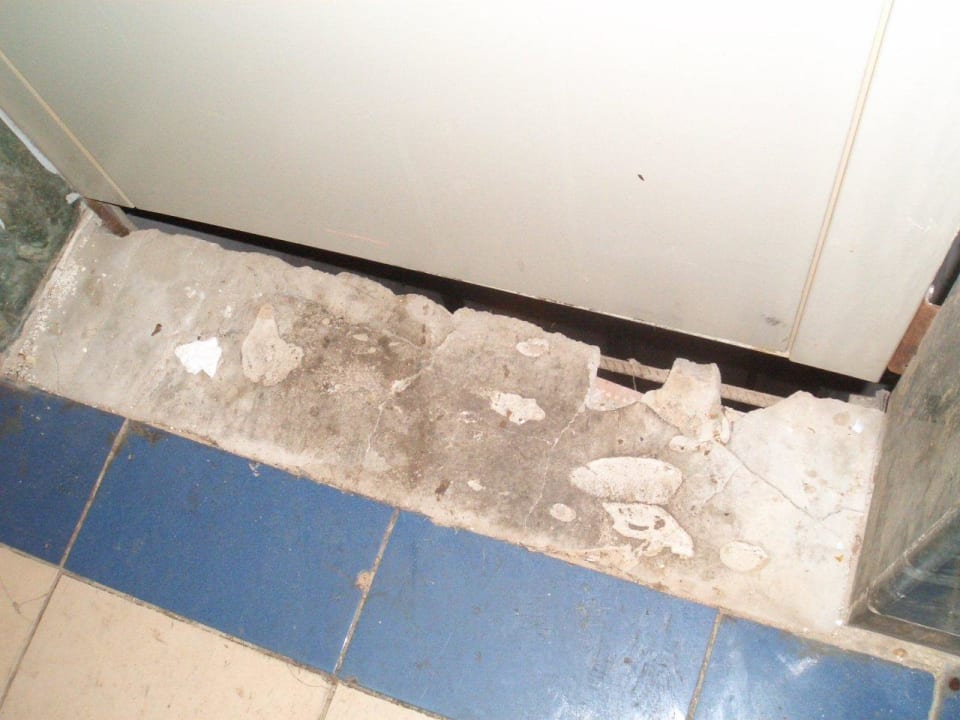 Aufzug, da will keiner freiwillig rein. Le Jardin Aqua Park Resort