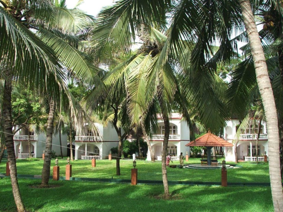 Cottages in der Gartenanlage des Hotels Hotel Ideal Beach Resort