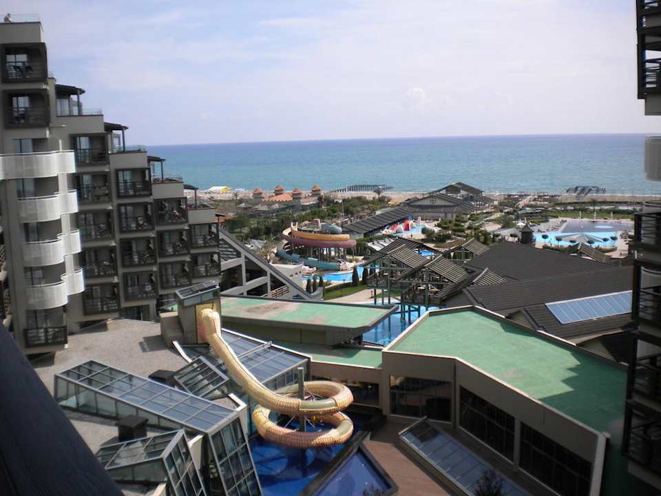 Отличный вид из окна Limak Lara Deluxe Hotel & Resort