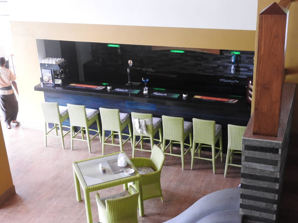 Bar beim zweiten Pool Hotel Amaya Lake