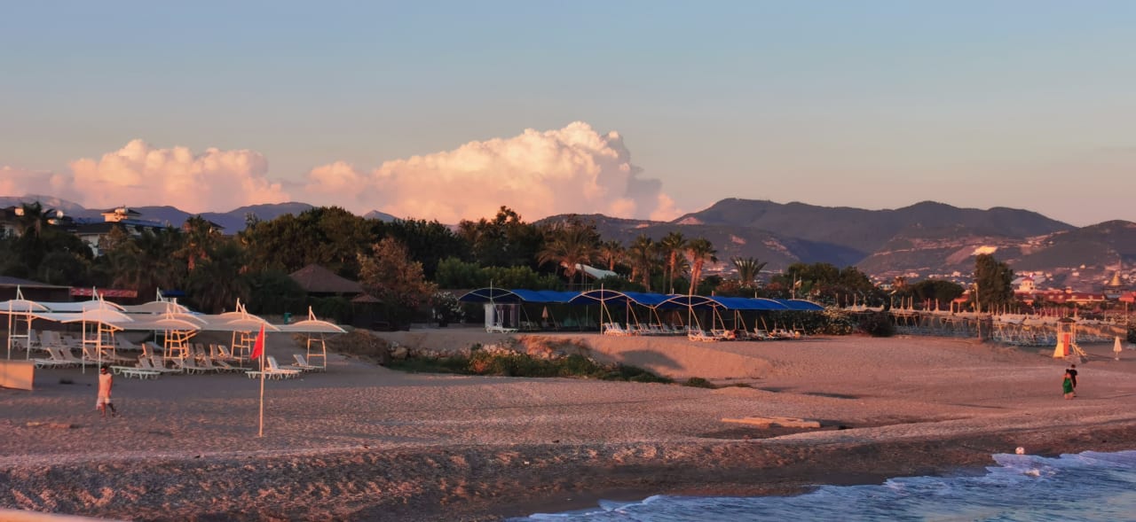 Strand Club Turtas Beach Hotel