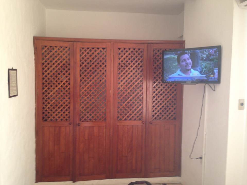 Duża szafa ze smrodem pleśni Aparthotel Mar Elena