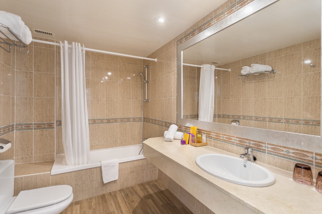 Zimmer FERGUS Style Cala Blanca Suites