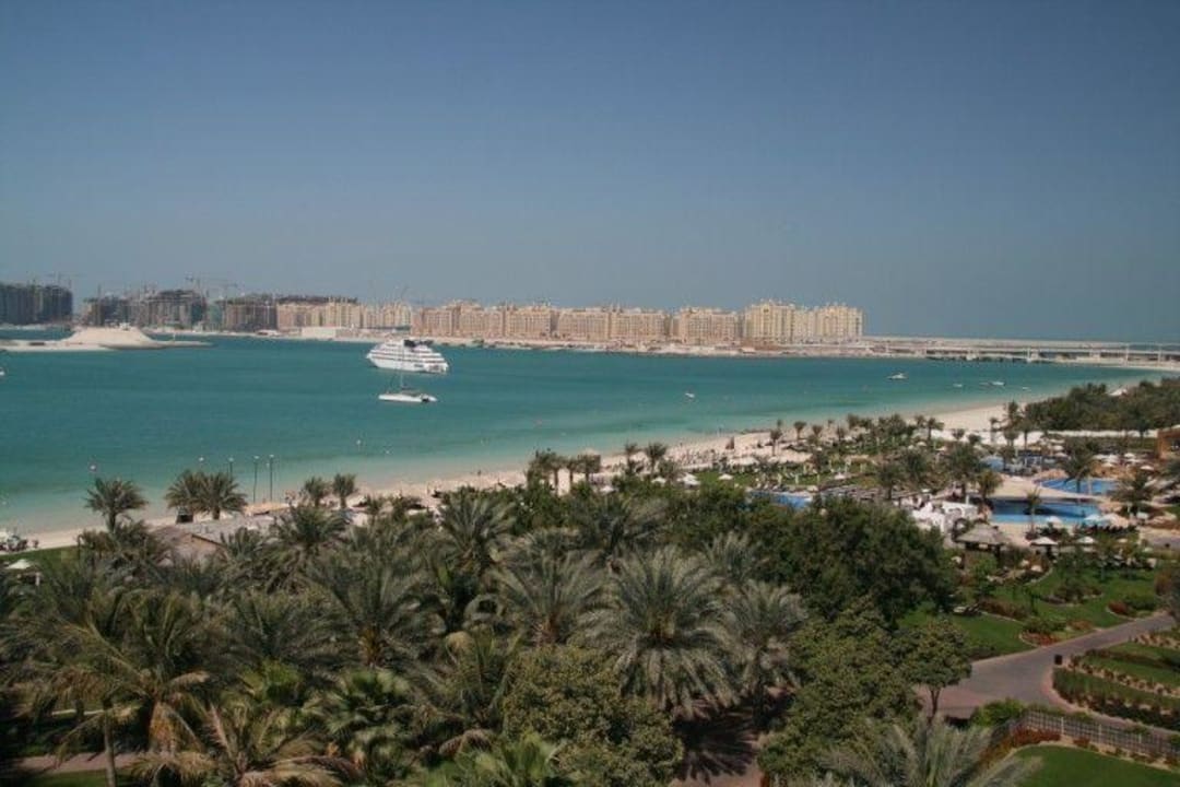Ausblick vom Balkon Le Meridien Mina Seyahi Beach Resort & Waterpark