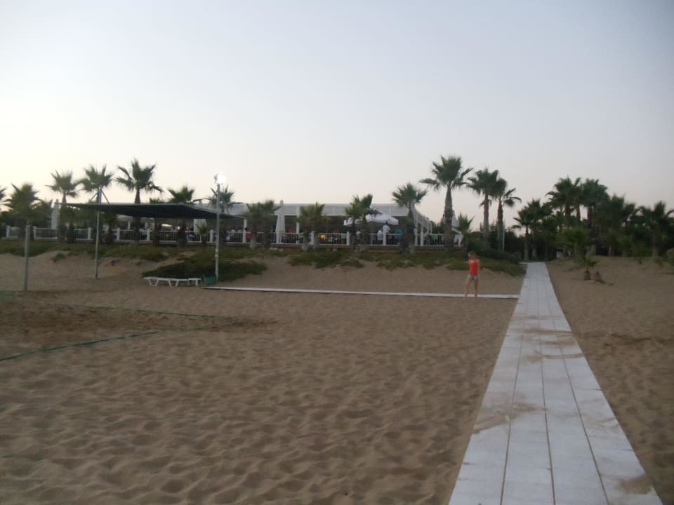Strand mit Beachvolleyballfeld Club Grand Side