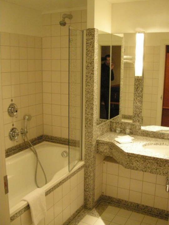Badezimmer 4048 Hilton Munich Airport