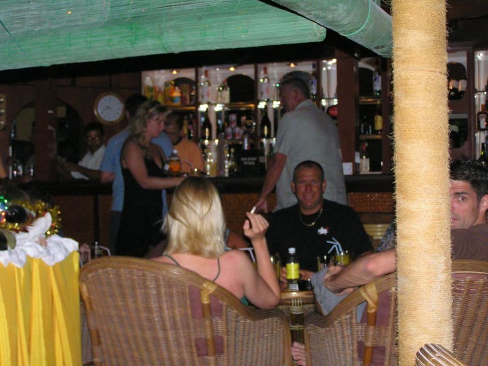 Blick auf die Bar Summer Island Maldives