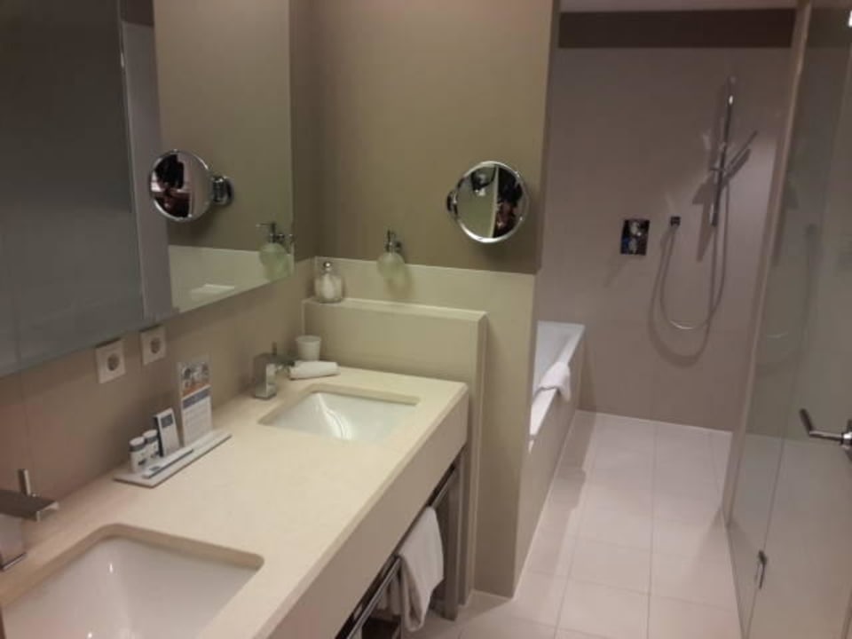 Badezimmer A-ROSA Ifen Hotel Kleinwalsertal