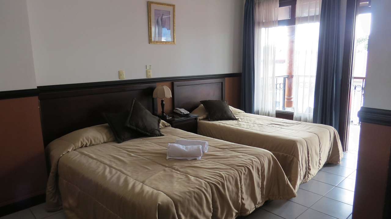 2 grosse Betten Hotel Colonial