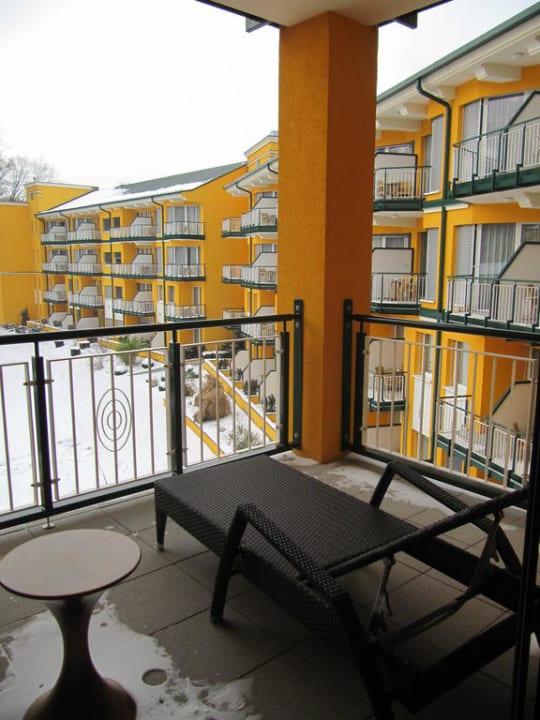 Einer der beiden Balkone der Asia Suite EurothermenResort Bad Schallerbach Paradiso