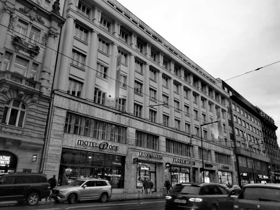 Außenansicht Motel One Prague-Florentinum