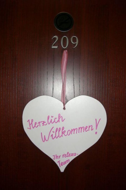 Willkommensschild an der Zimmertür relexa hotel Bad Steben