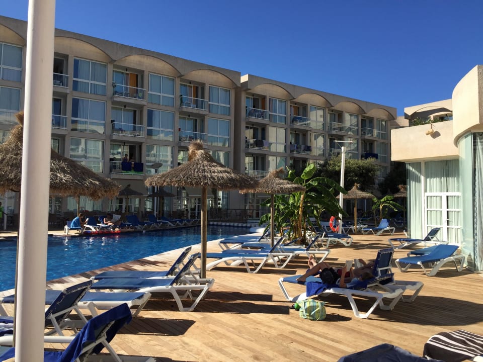Poolblick Hotel Zafiro Alzinar Mar