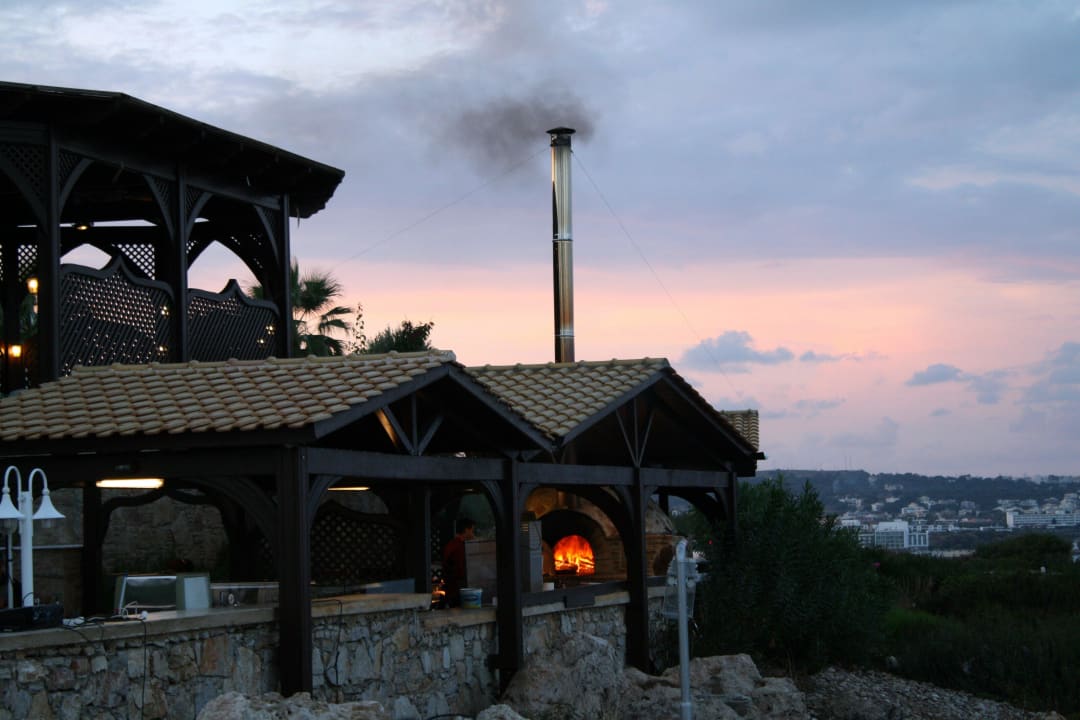 Grillfeuer (Gyros) Hotel Kalithea Horizon Royal