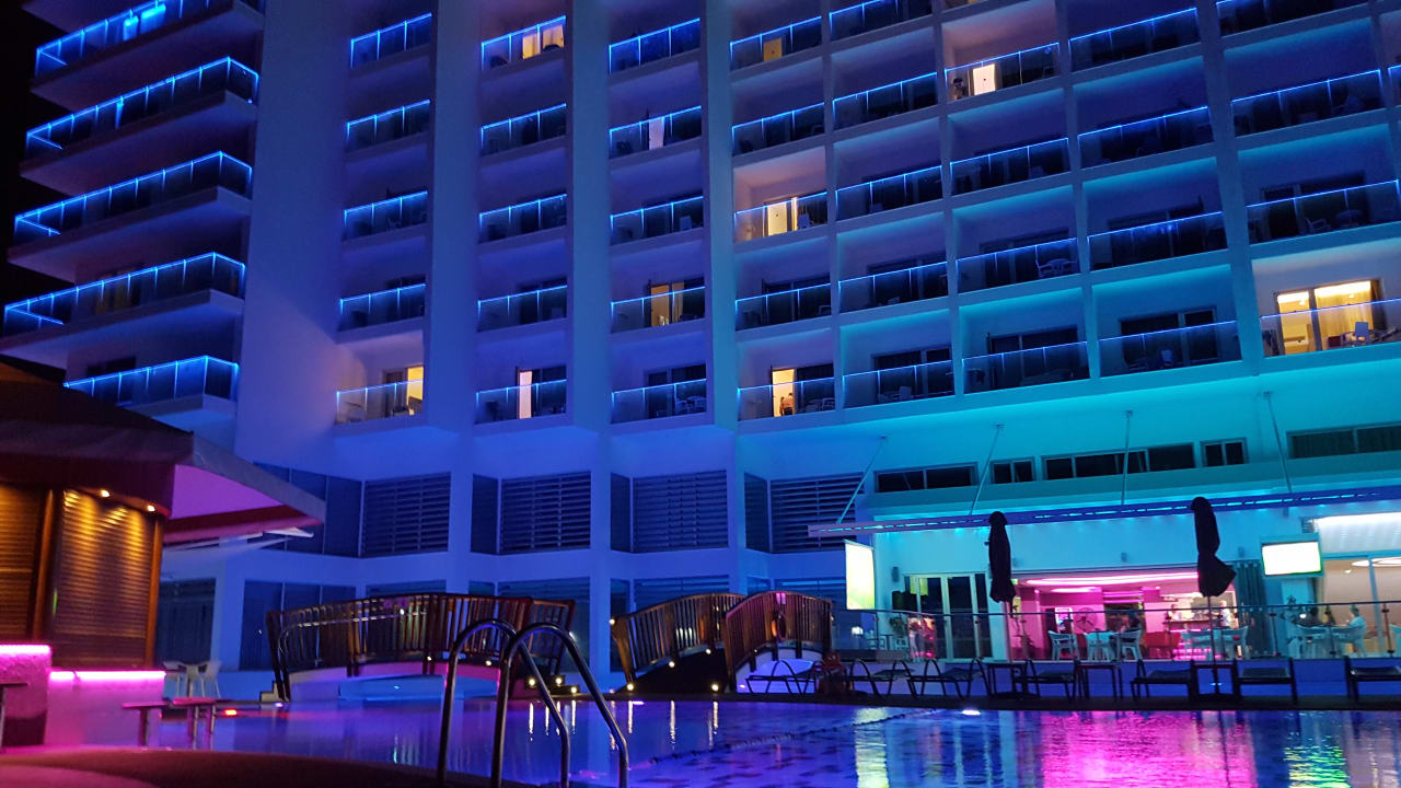 Außenansicht Hotel Vassos Nissi Plage