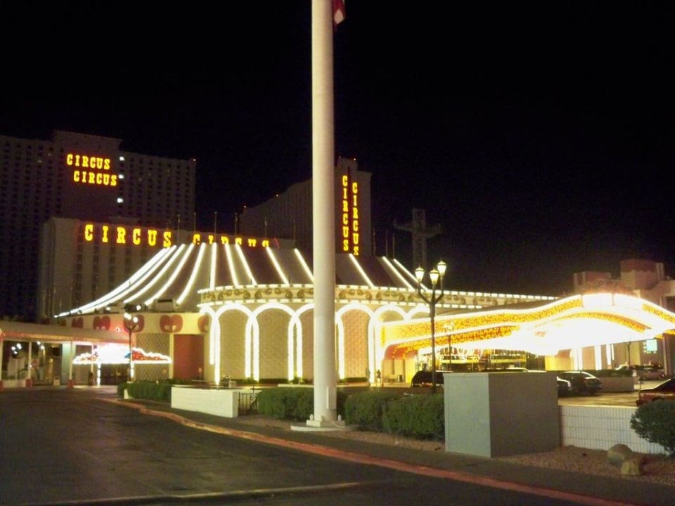 Hotel bei Nacht Hotel Circus Circus