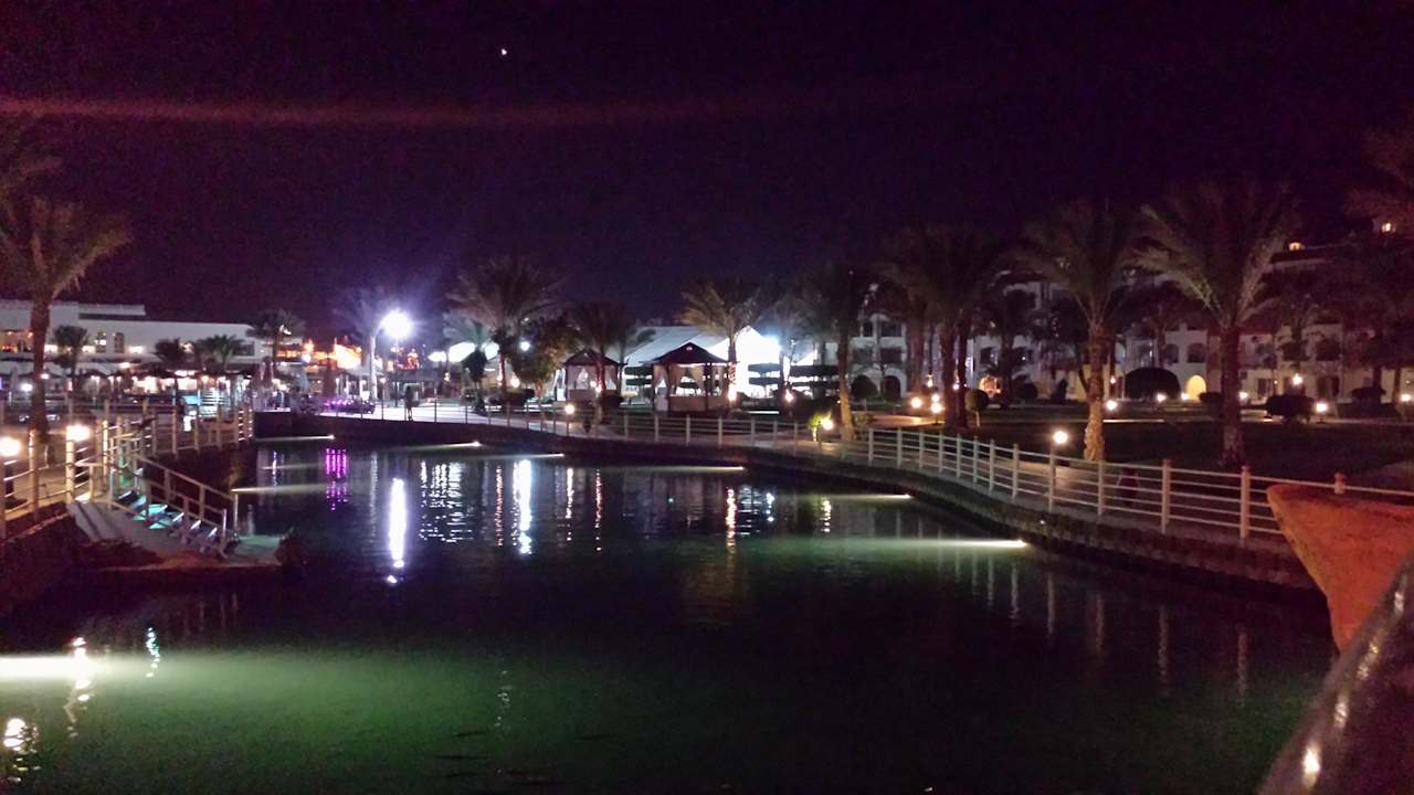 Blick vom Asia Restaurant in Richtung Haupthaus Pickalbatros Dana Beach Resort - Hurghada