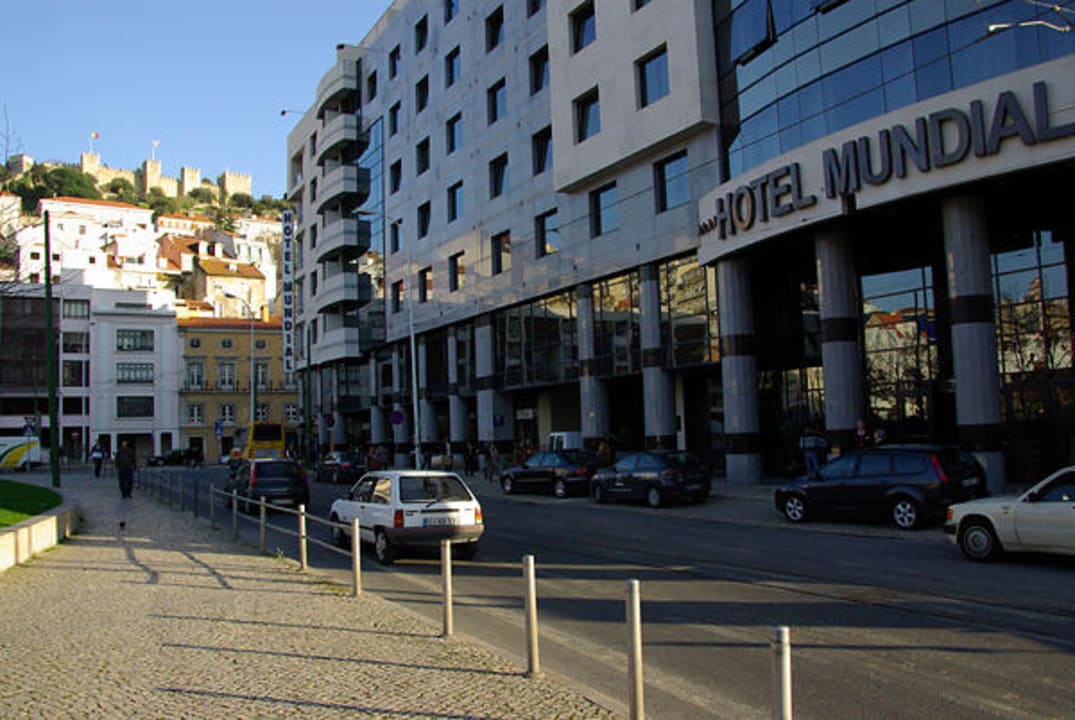 Hotel Mundial Vorderansicht mit Castello Sao Jorge Hotel Mundial