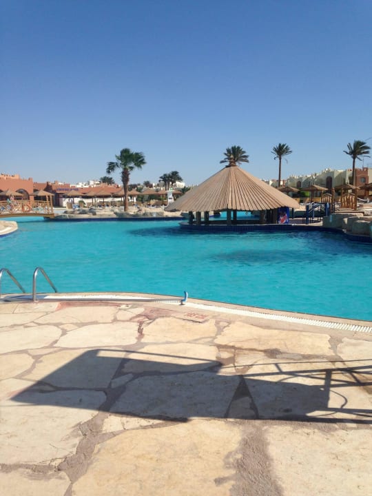 Swim up bar SUNRISE Royal Makadi Resort