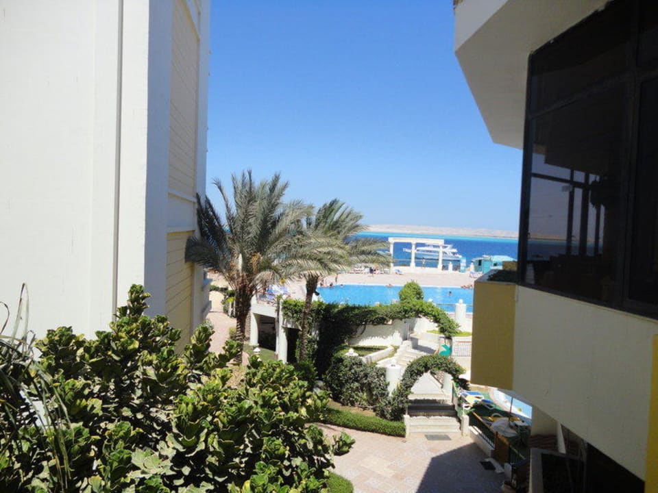 Widok na ogród i basen SUNRISE Holidays Resort (Adults Only)