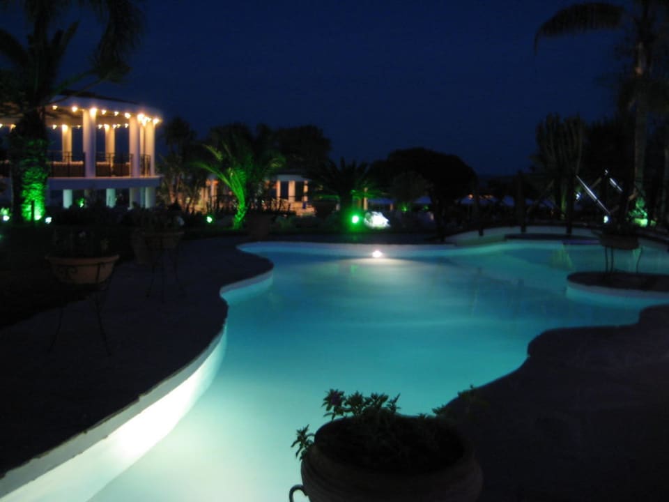 Pool by night Hotel Calypso Beach