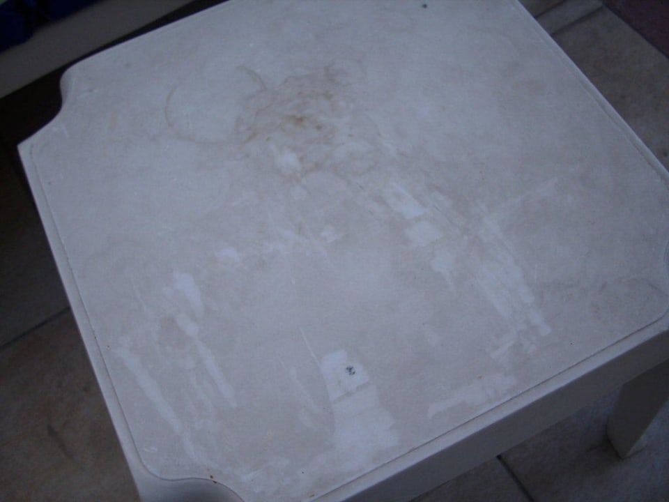 Tisch am Pool Enki Hotel