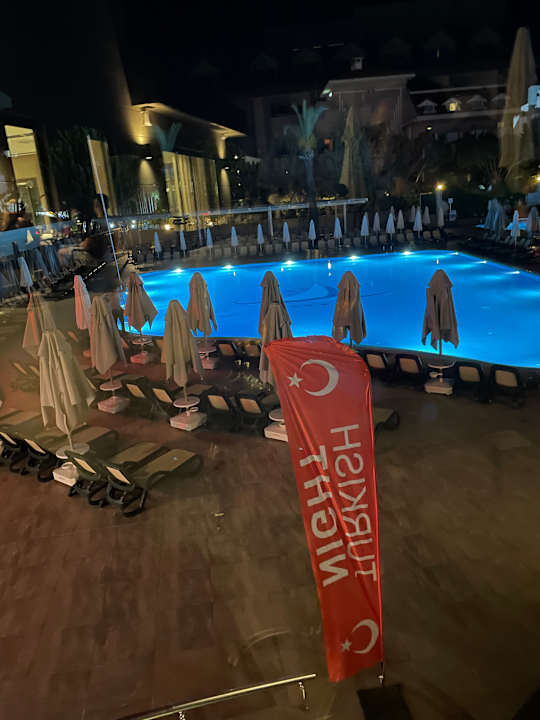 Pool Side Breeze Hotel