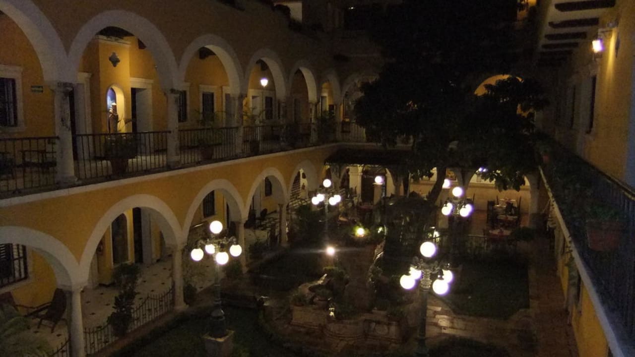 Innenhof Hotel Caribe
