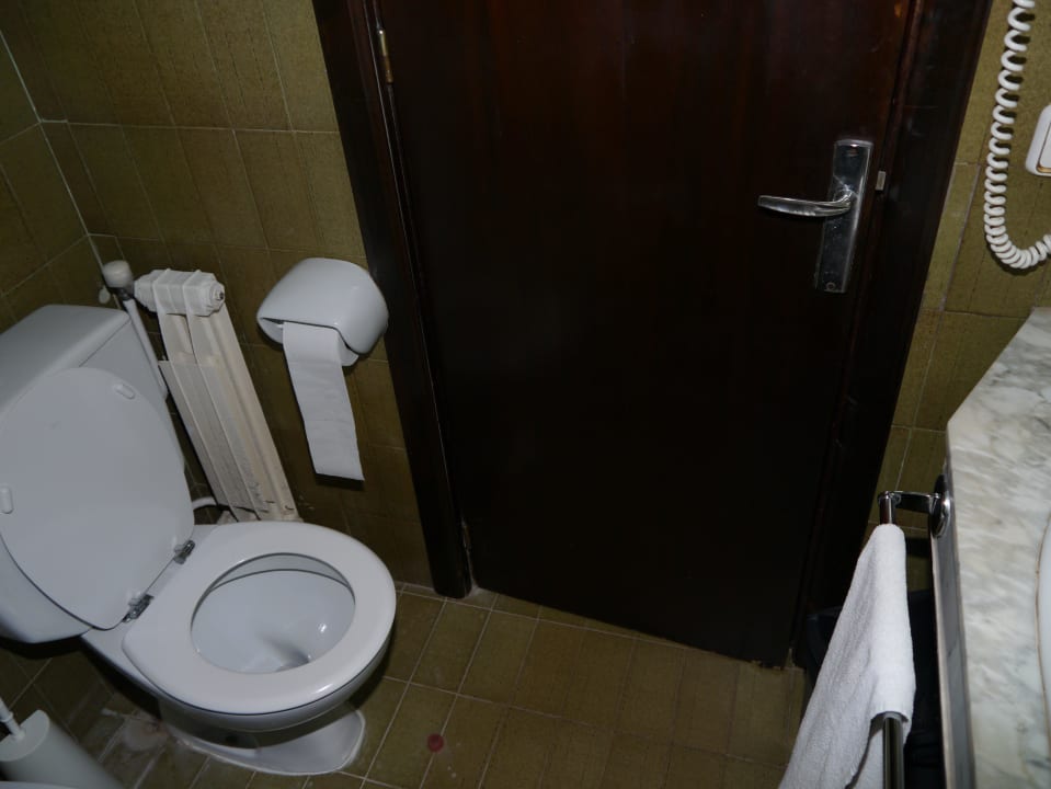 Tür kann nicht verschlossen werden - da wirds eng! Hotel Club S'Illot