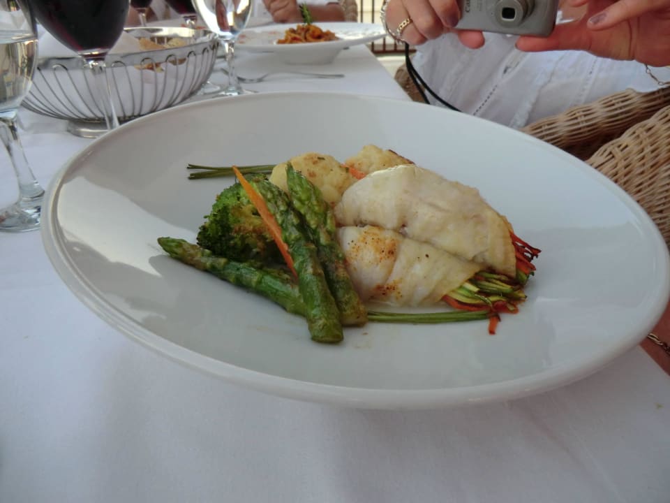 Wolfsbarsch mit grünem Spargel Grecotel LUXME Kos