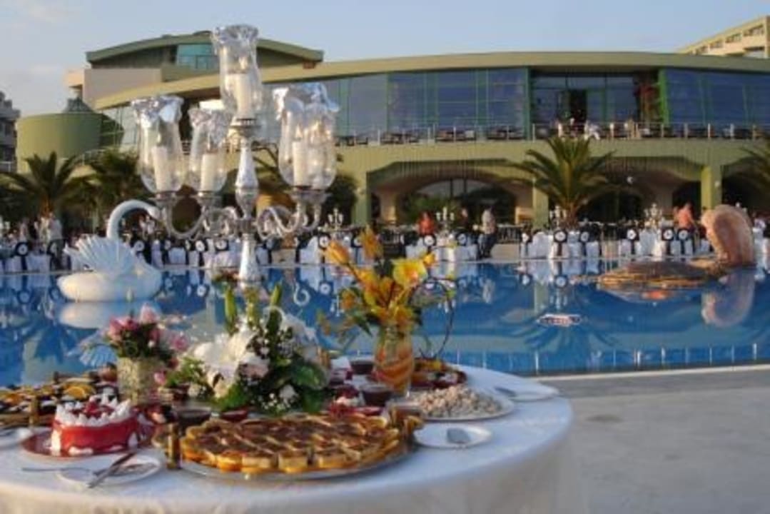 Galaabend am Pool VONRESORT Golden Coast