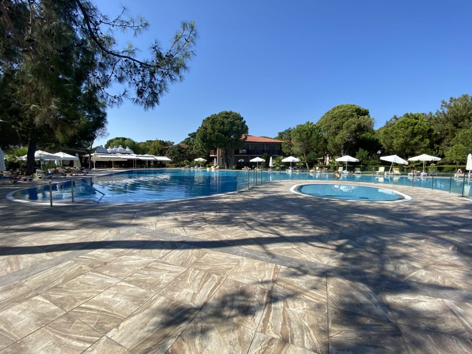 Pool Xanadu Resort Hotel