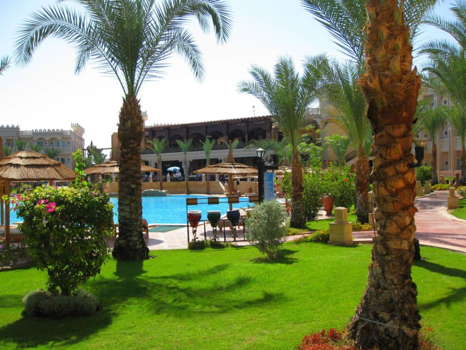 Blick aufs Haupthaus Pickalbatros Palace Resort