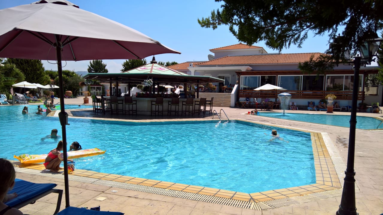 "fast gänzlicher Eindruck" Akamanthea Holiday Village Latchi (Polis Chrysochous