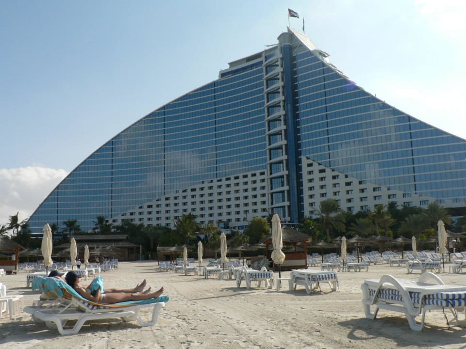 Вид с пляжа Jumeirah Beach Hotel